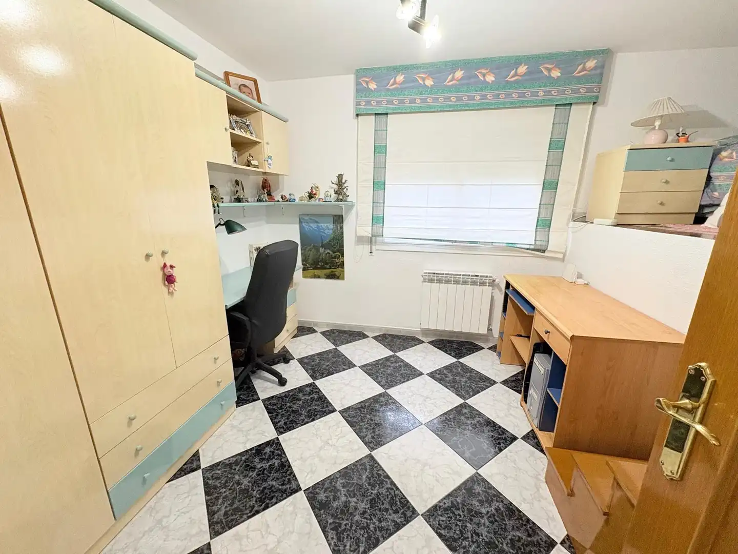 Habitación de Casa o chalet en venta en Corbera de Llobregat con Aire acondicionado, Calefacción y Jardín privado