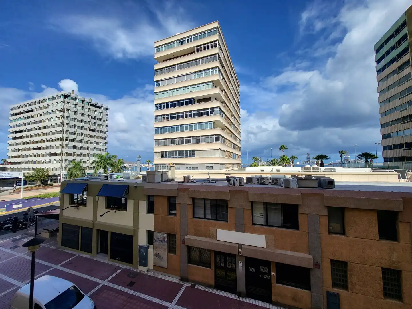 Vista exterior de Piso en venta en Las Palmas de Gran Canaria con Balcón
