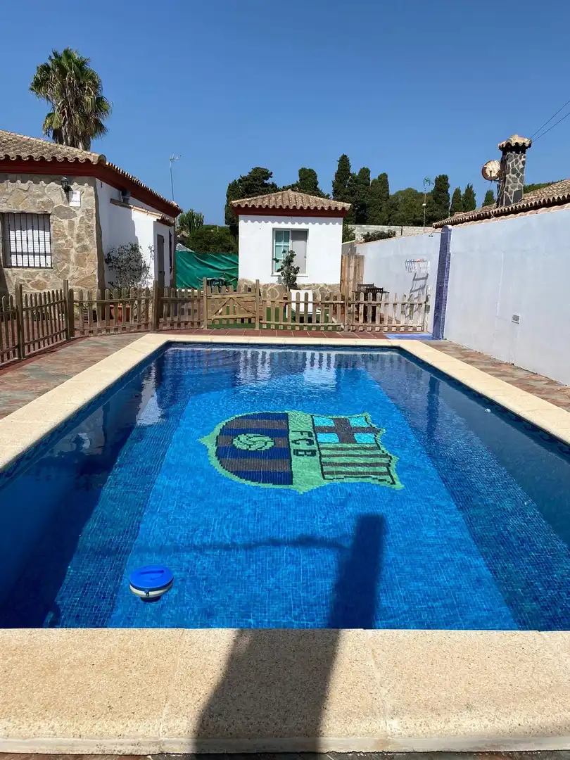 Detached house with pool to rent in Núcleo urbano, imagen 4