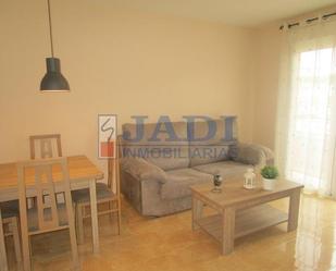 Sala d'estar de Apartament en venda en Valdepeñas amb Aire condicionat, Calefacció i Moblat