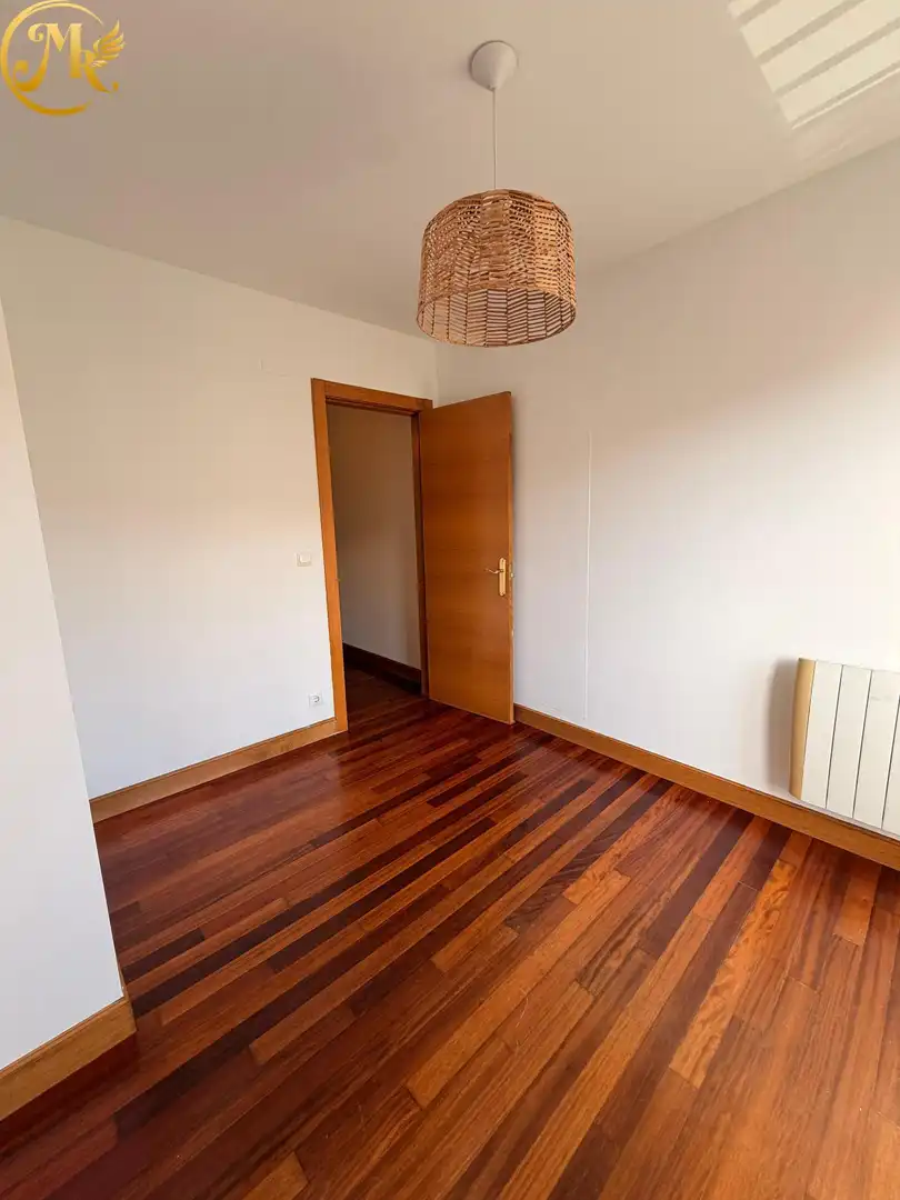 Piso en venta en Calle ALBERICIA, Alisal - San Román