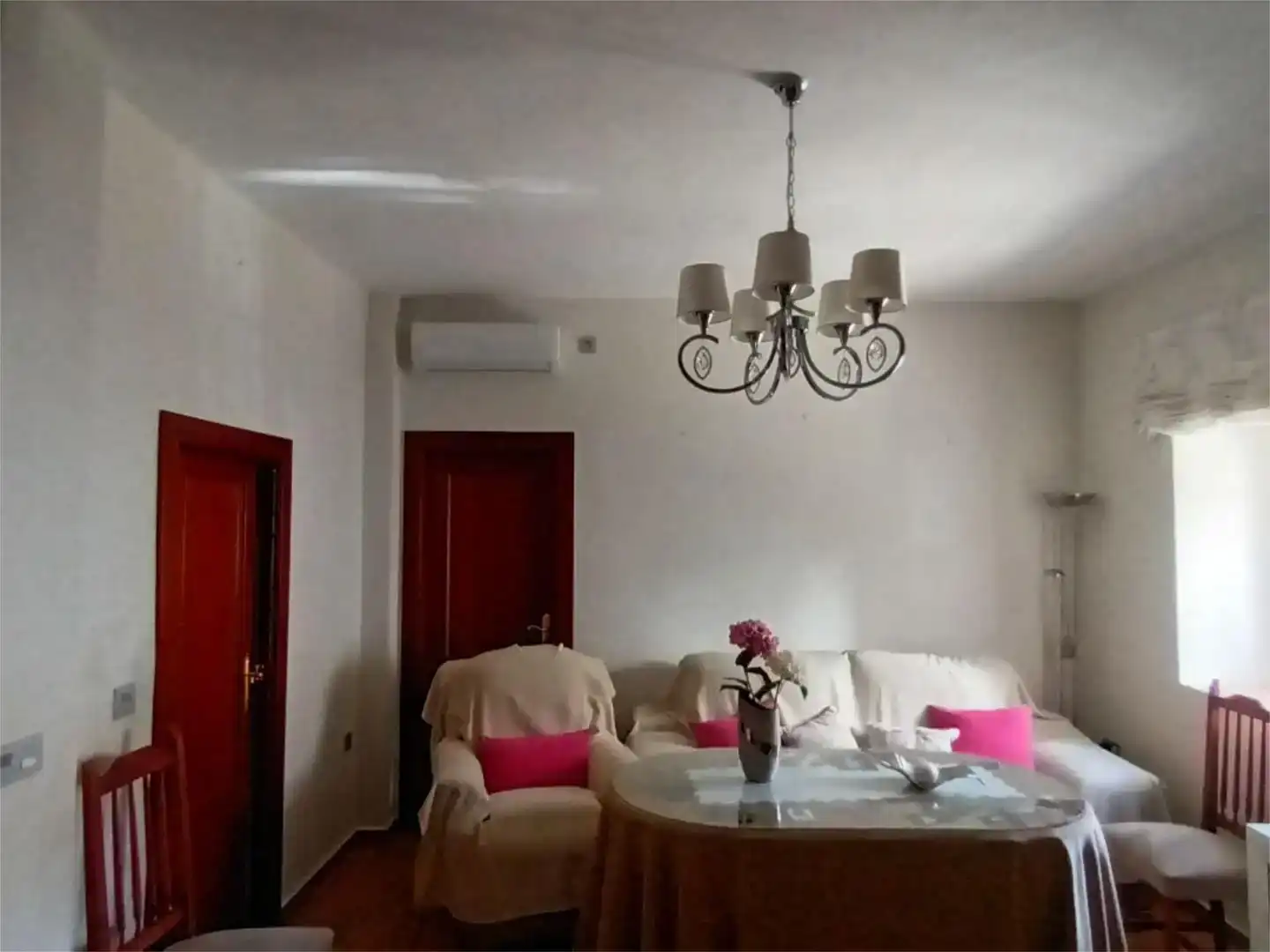 Sala d'estar de Casa adosada en venda en Úbeda