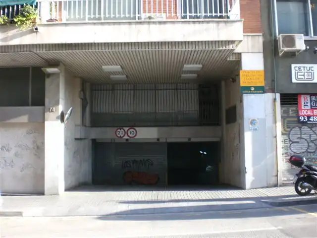 Parkplatz zur Miete in CALLE ALMOGAVERS 74