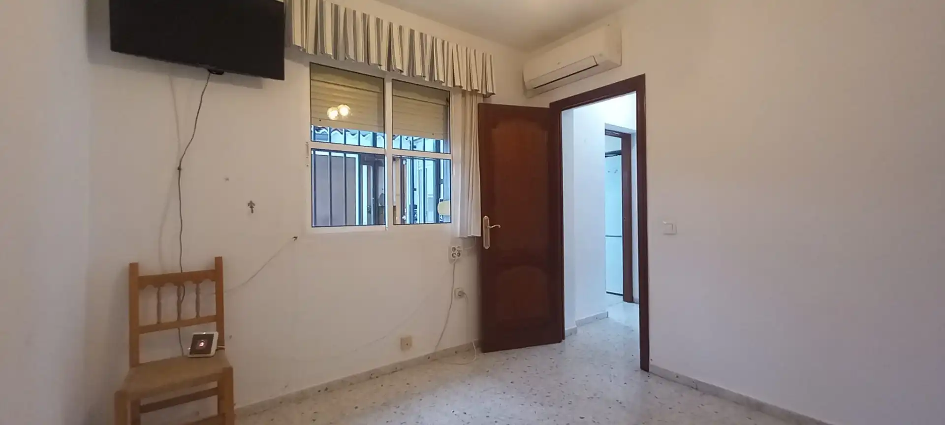 Habitación de Casa adosada en venta en Mairena del Aljarafe con Aire acondicionado, Calefacción y Terraza