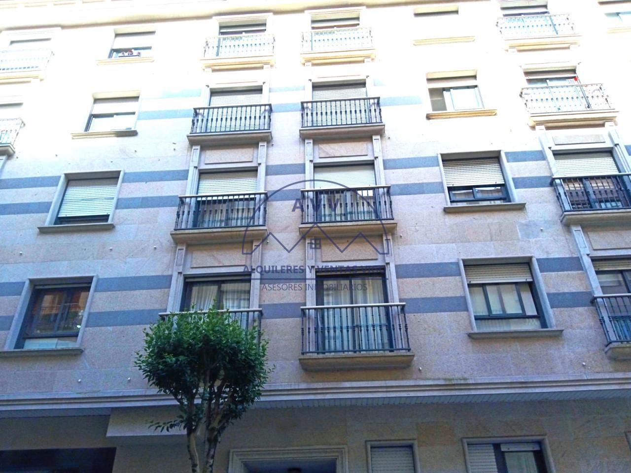 Vista exterior de Estudi de lloguer en Vigo  amb Calefacció, Parquet i Terrassa