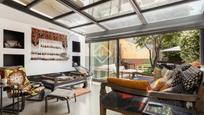 Sala d'estar de Casa o xalet en venda en  Barcelona Capital amb Jardí privat, Terrassa i Traster
