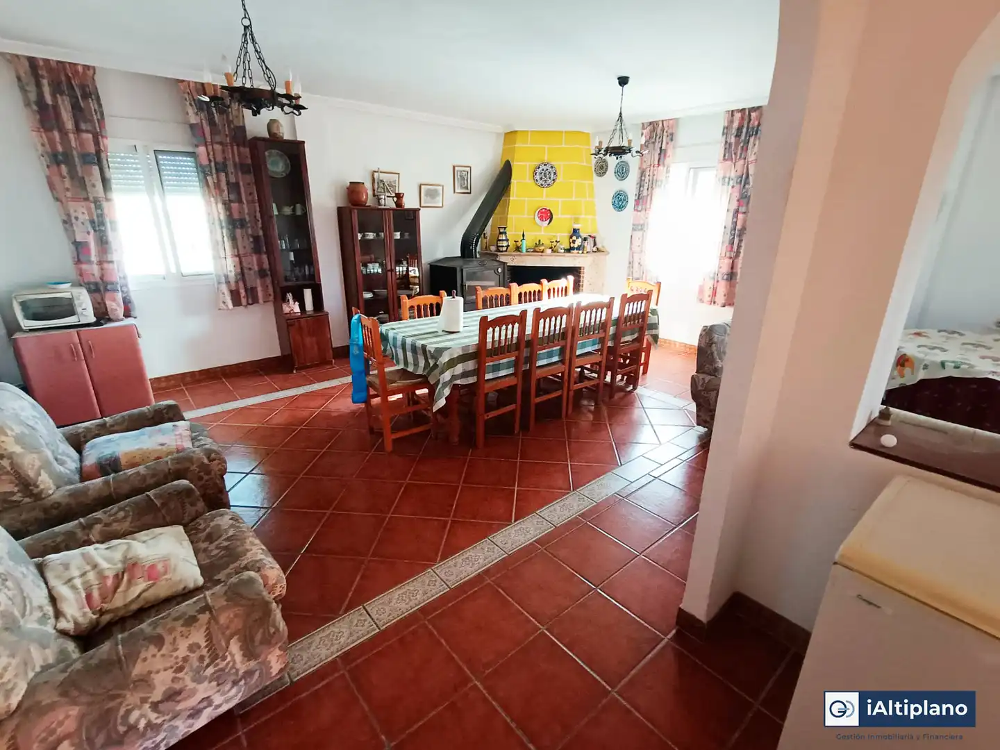 Menjador de Casa o xalet en venda en Baza amb Jardí privat, Piscina i Moblat