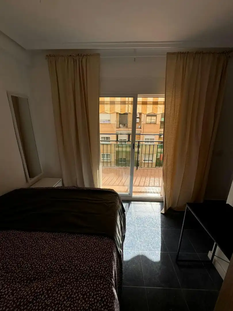 Habitación de Piso para compartir en Valencia con Amueblado y Lavadora