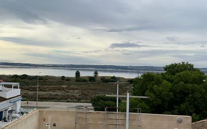 Casa adosada en venda en Torrevieja amb Jardí privat, Terrassa i Moblat