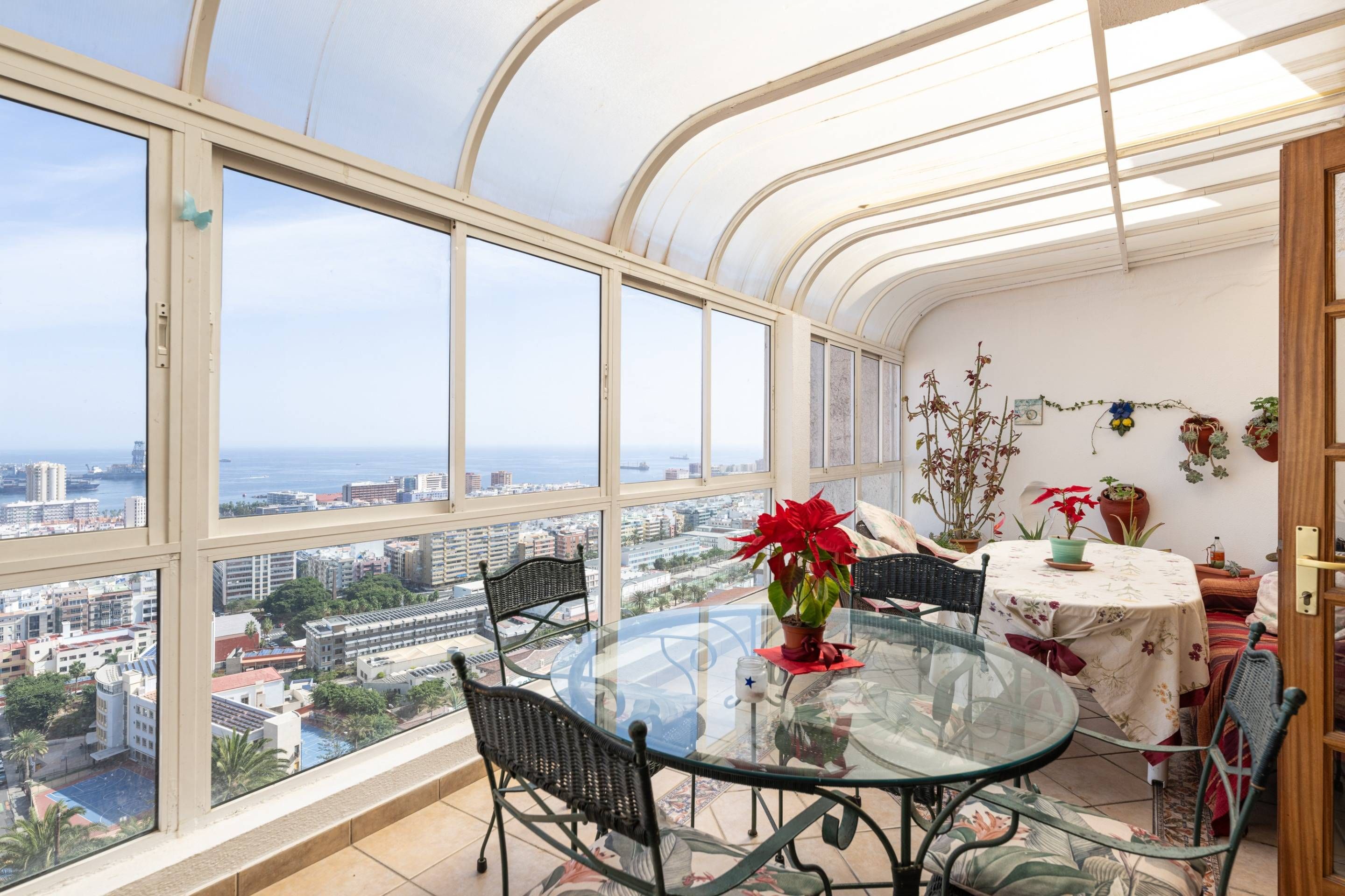 Casa adosada en venta en Calle Calle de Rafael Mesa y López, Schamann - Rehoyas