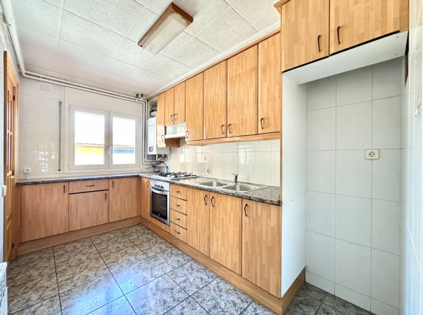 Kitchen of Flat for sale in Torelló  with Heating, Terrace and Storage room