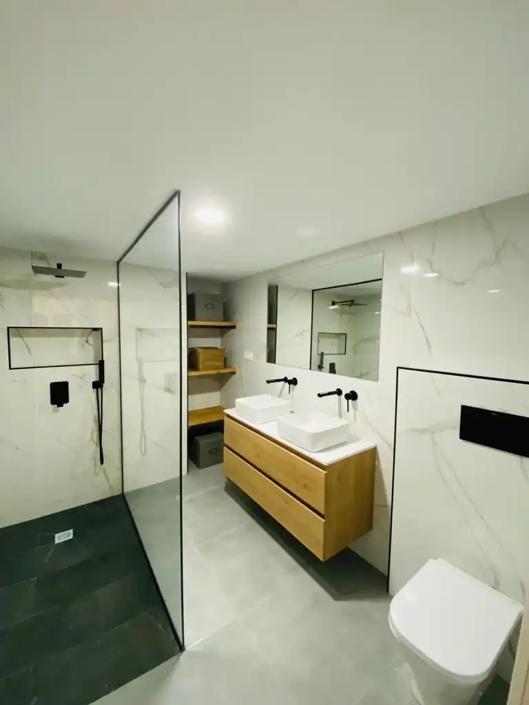 Badezimmer von Erdgeschoss zur Miete in Rincón de la Victoria mit Terrasse und Möbliert