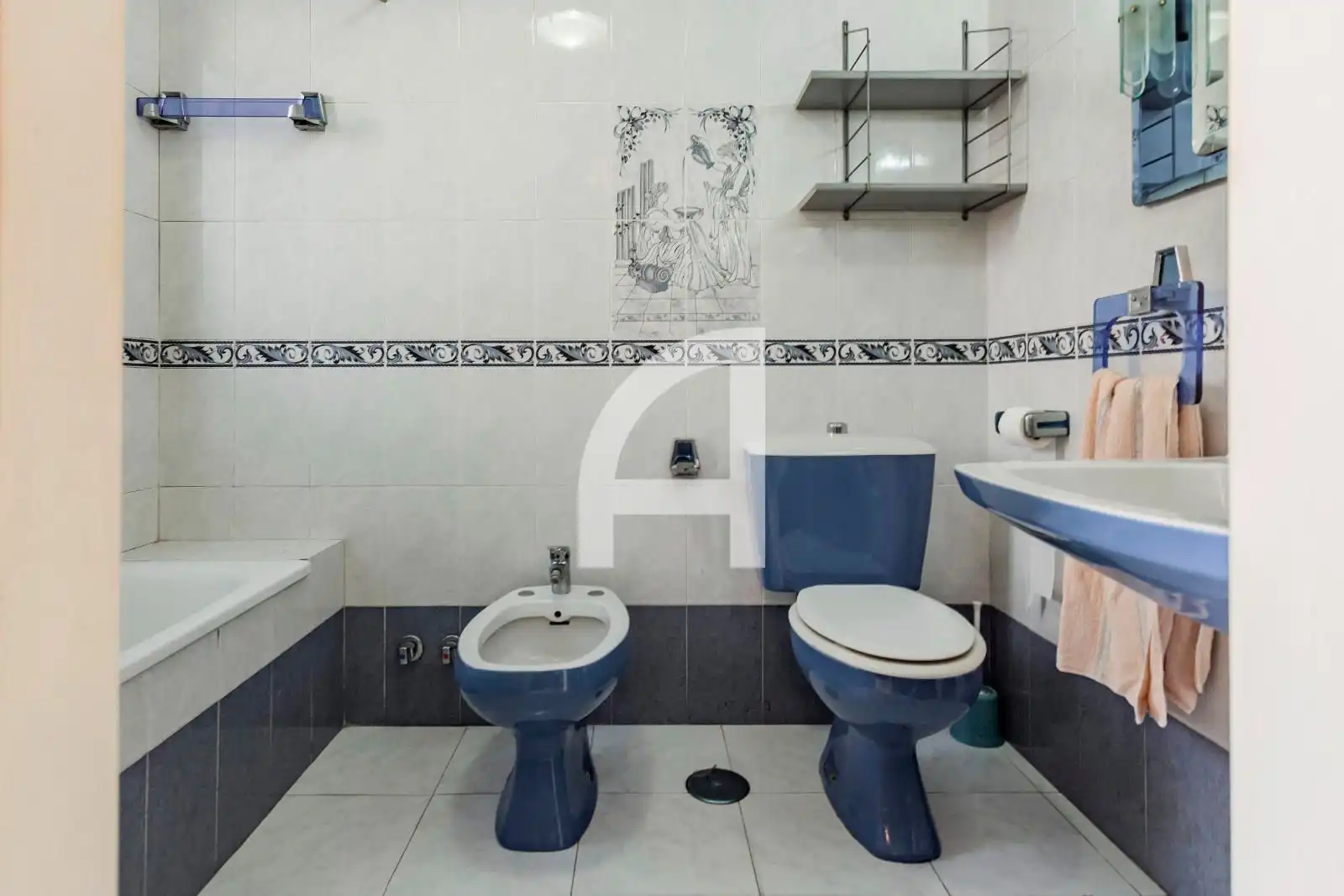 Badezimmer von Einfamilien-Reihenhaus zum Verkauf in Fuengirola mit Terrasse, Abstellraum und Schwimmbad