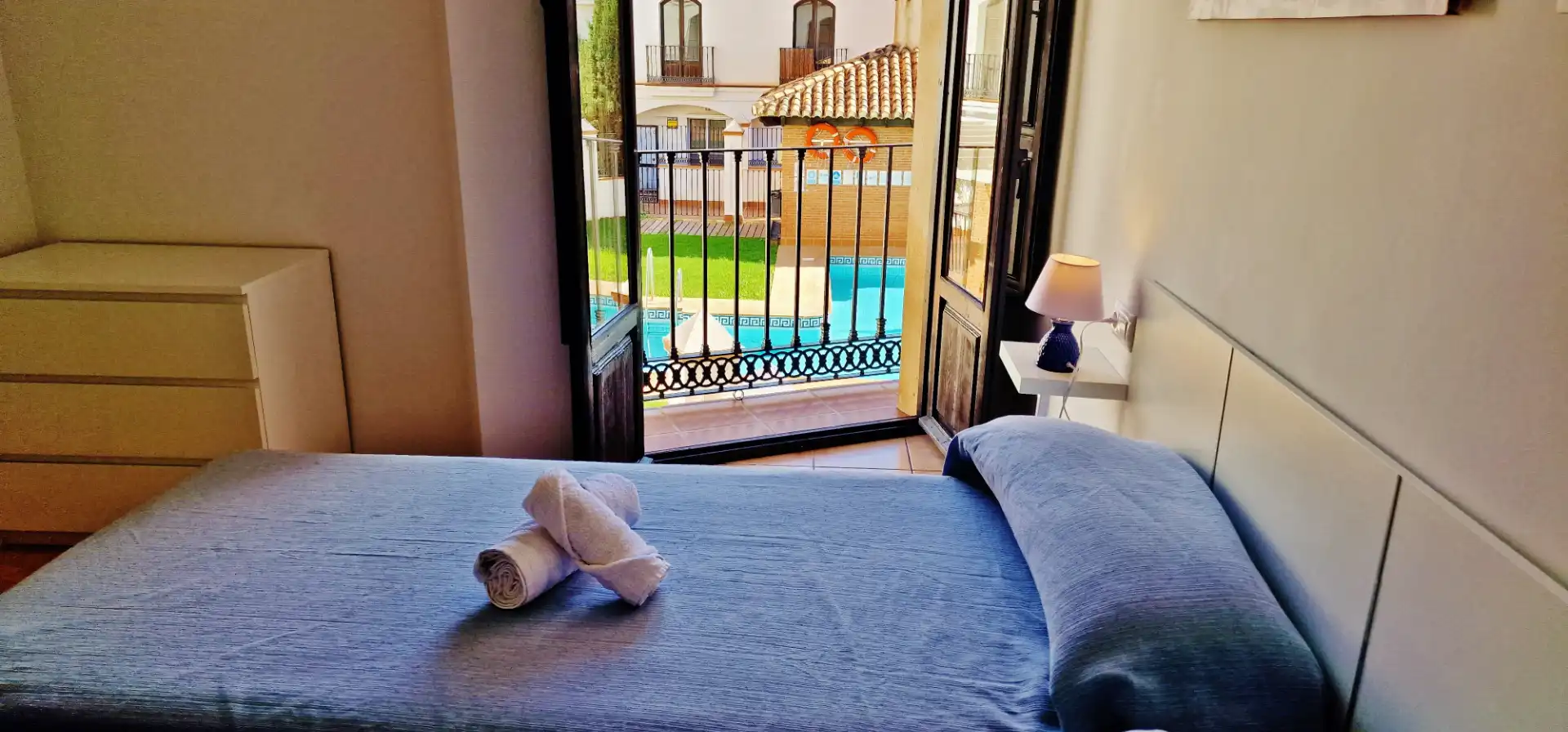 Schlafzimmer von Wohnungen zur Miete in Vélez de Benaudalla mit Klimaanlage, Heizung und Terrasse