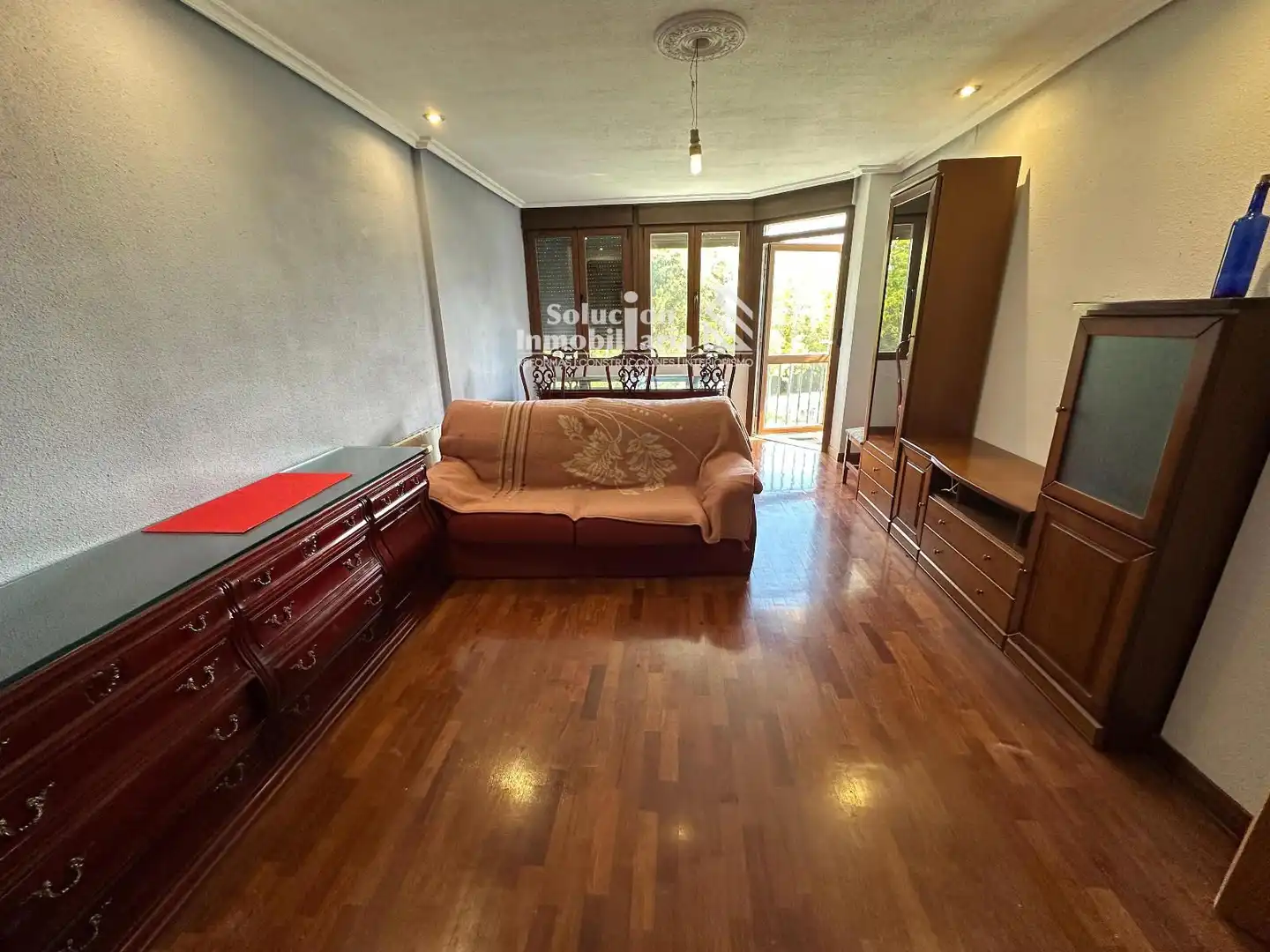 Sala de estar de Casa adosada en venta en Cabrerizos con Calefacción, Terraza y Piscina
