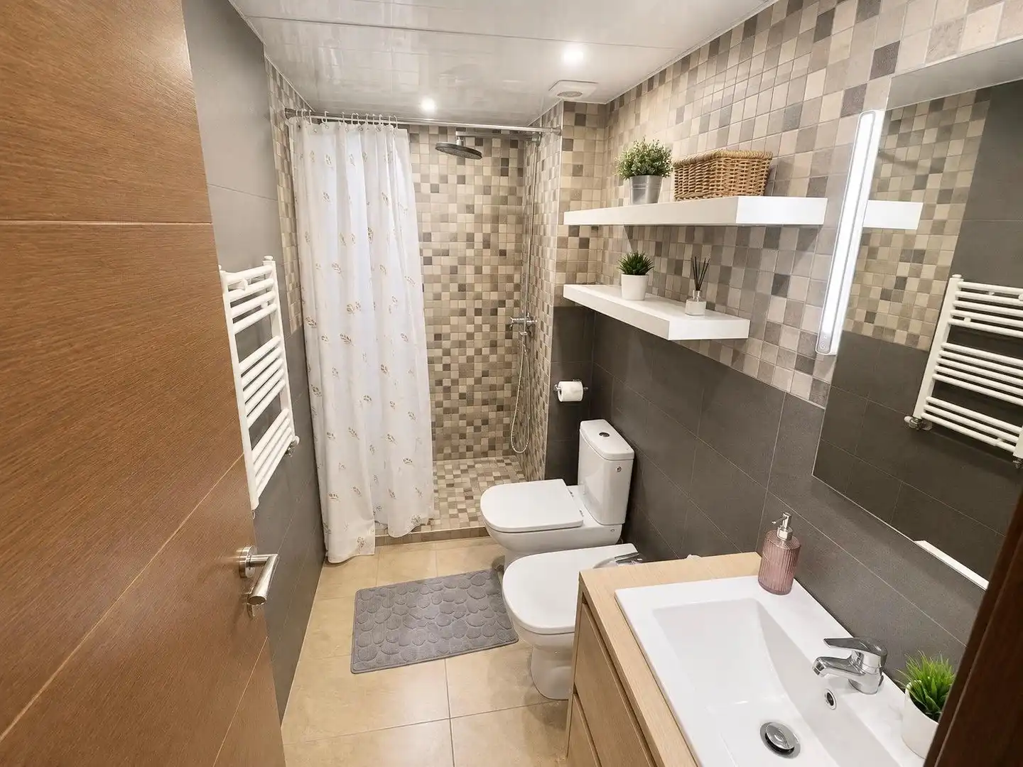 Bany de Casa o xalet en venda en Granollers amb Calefacció, Jardí privat i Terrassa