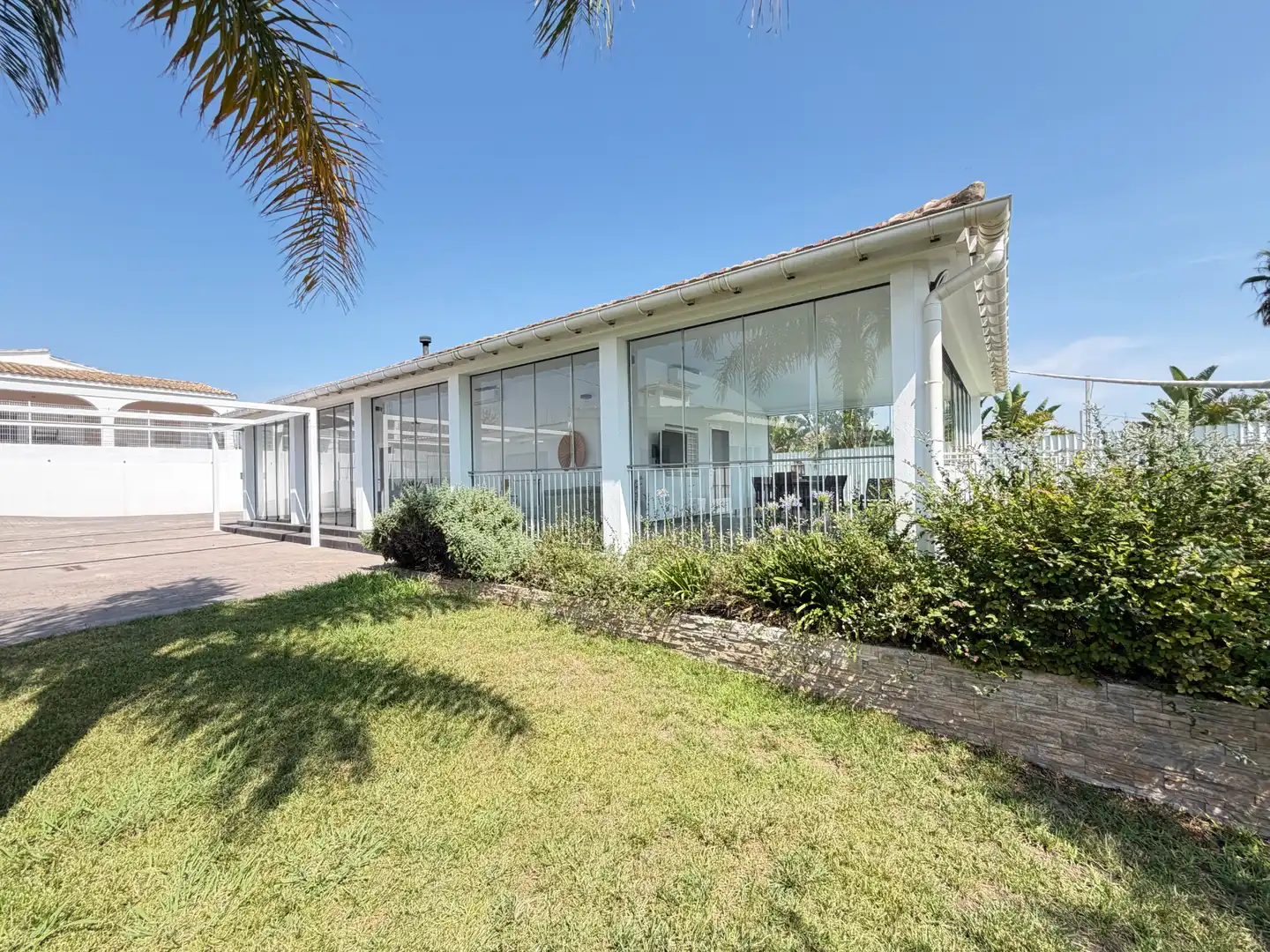 Vista exterior de Casa o xalet en venda en Carlet amb Aire condicionat, Calefacció i Jardí privat