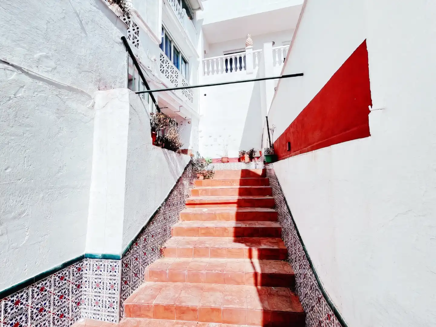 Vista exterior de Casa adosada en venda en Mijas amb Jardí privat, Terrassa i Moblat