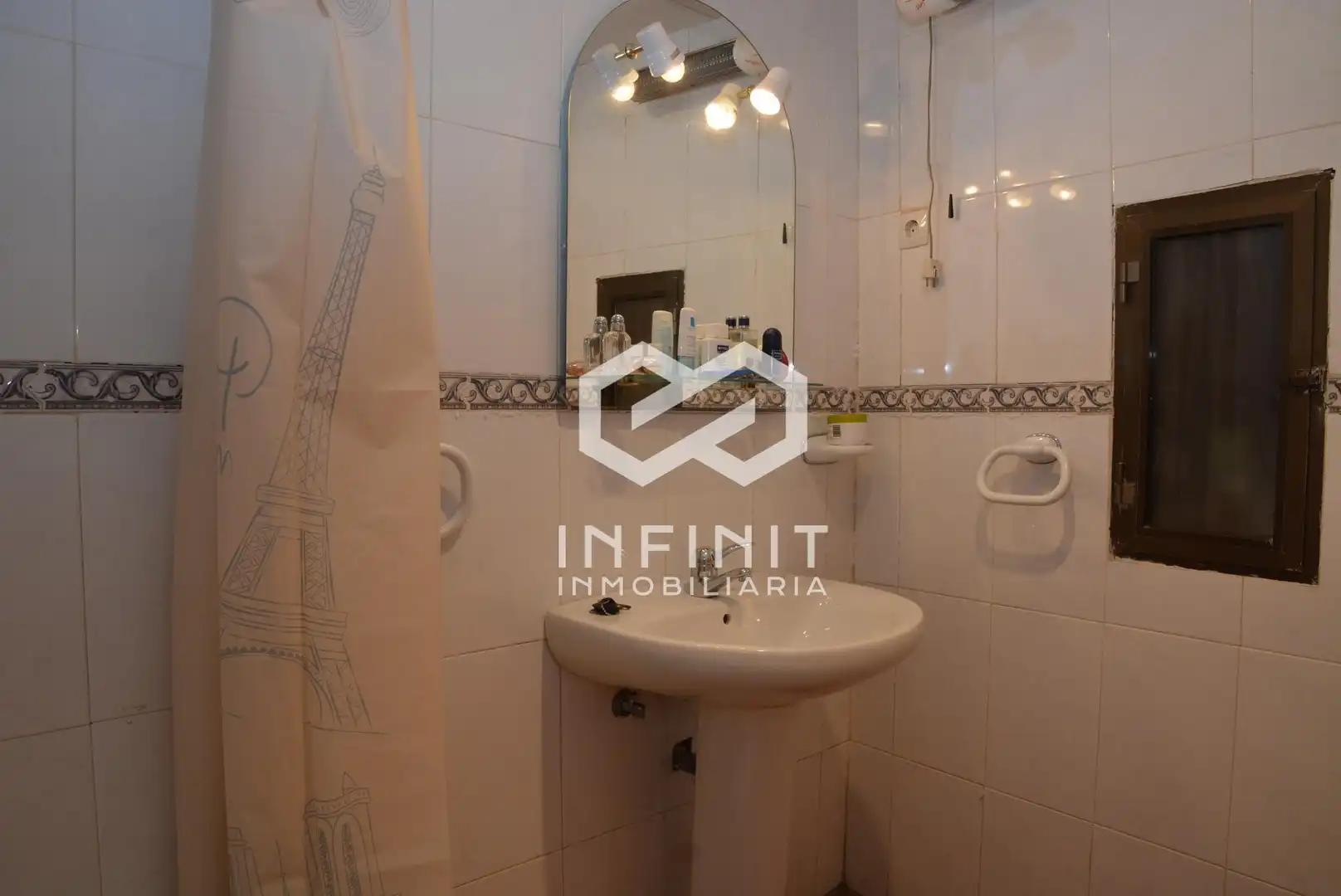 Bathroom of Houses for sale in Peñalver  with Private garden and Balcony