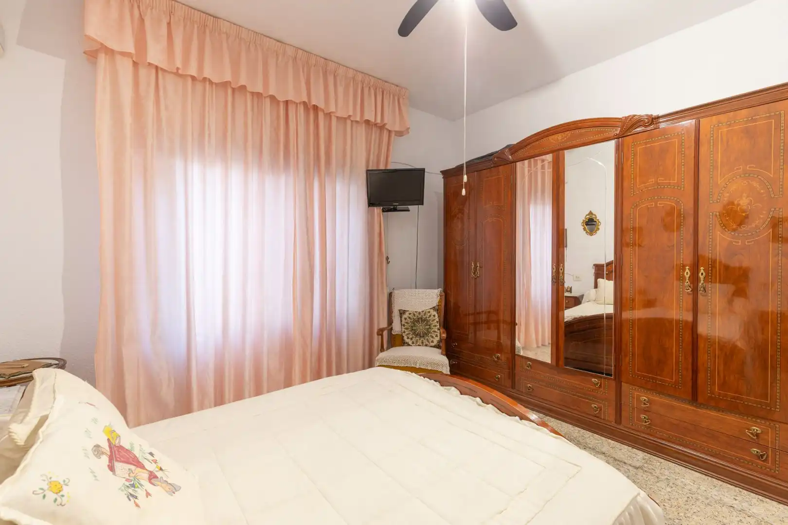 Dormitori de Casa o xalet en venda en Albolote amb Piscina