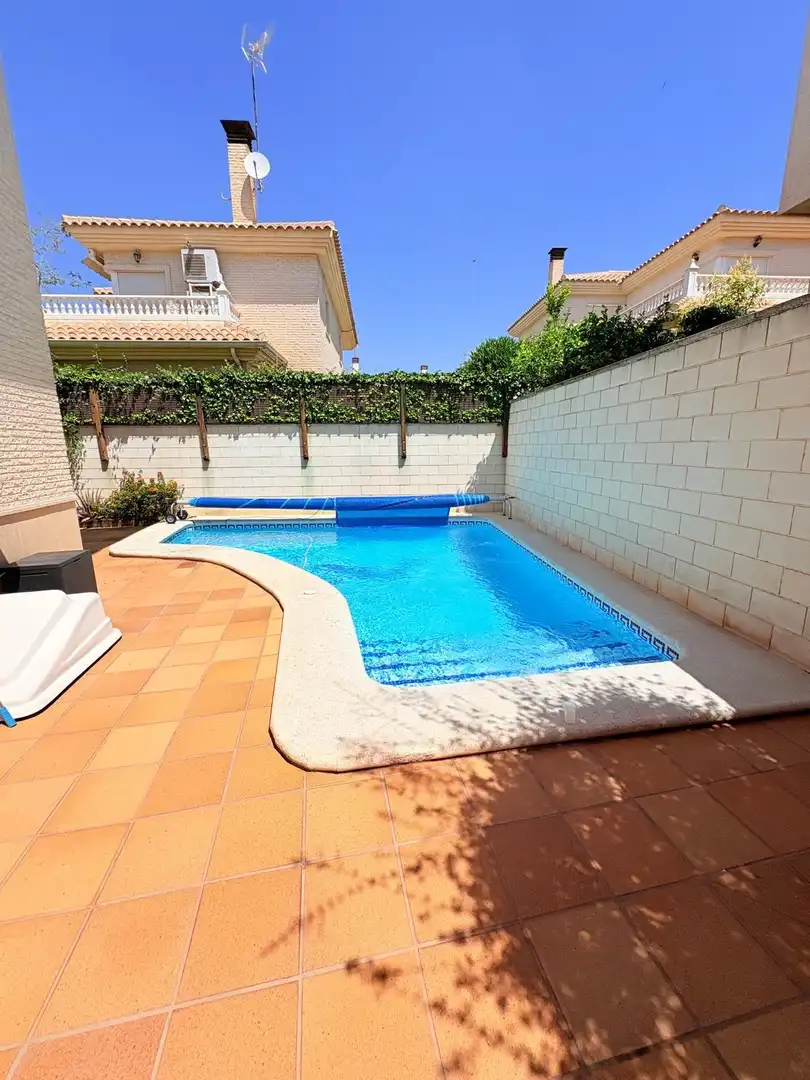 Piscina de Casa o xalet en venda en Petrer amb Aire condicionat, Calefacció i Jardí privat