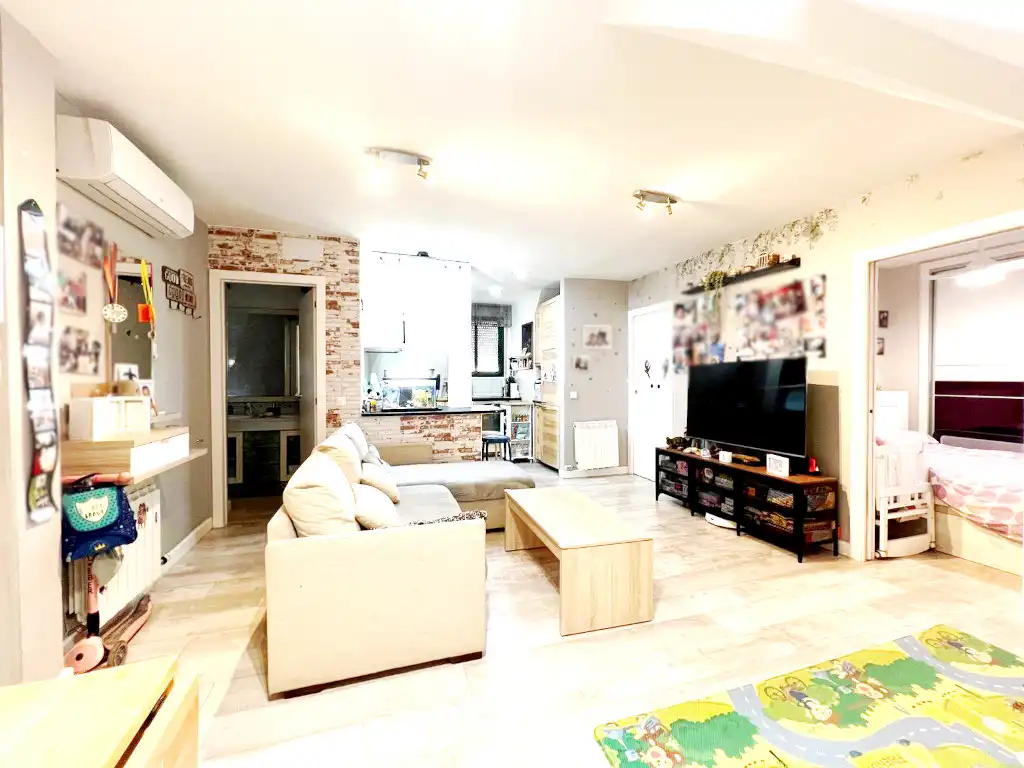 Sala d'estar de Àtic en venda en Alcalá de Henares amb Aire condicionat, Calefacció i Terrassa