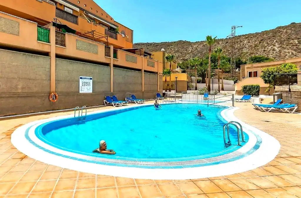 Piscina de Piso de alquiler en Adeje con Terraza, Amueblado y Internet