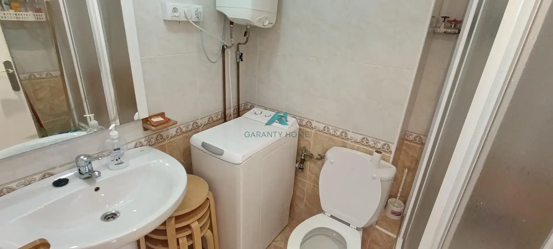 Bathroom of Study for rent in Laredo  with Private garden and Furnished