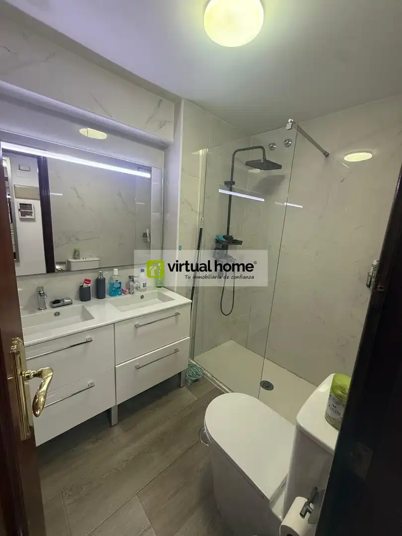Bathroom of Flat for rent in Benidorm  with Air Conditioner, Terrace and Furnished