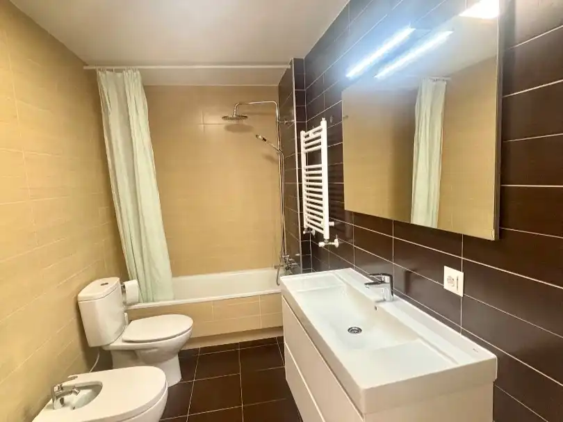 Bathroom of Flat for sale in Mora  with Air Conditioner, Heating and Parquet flooring