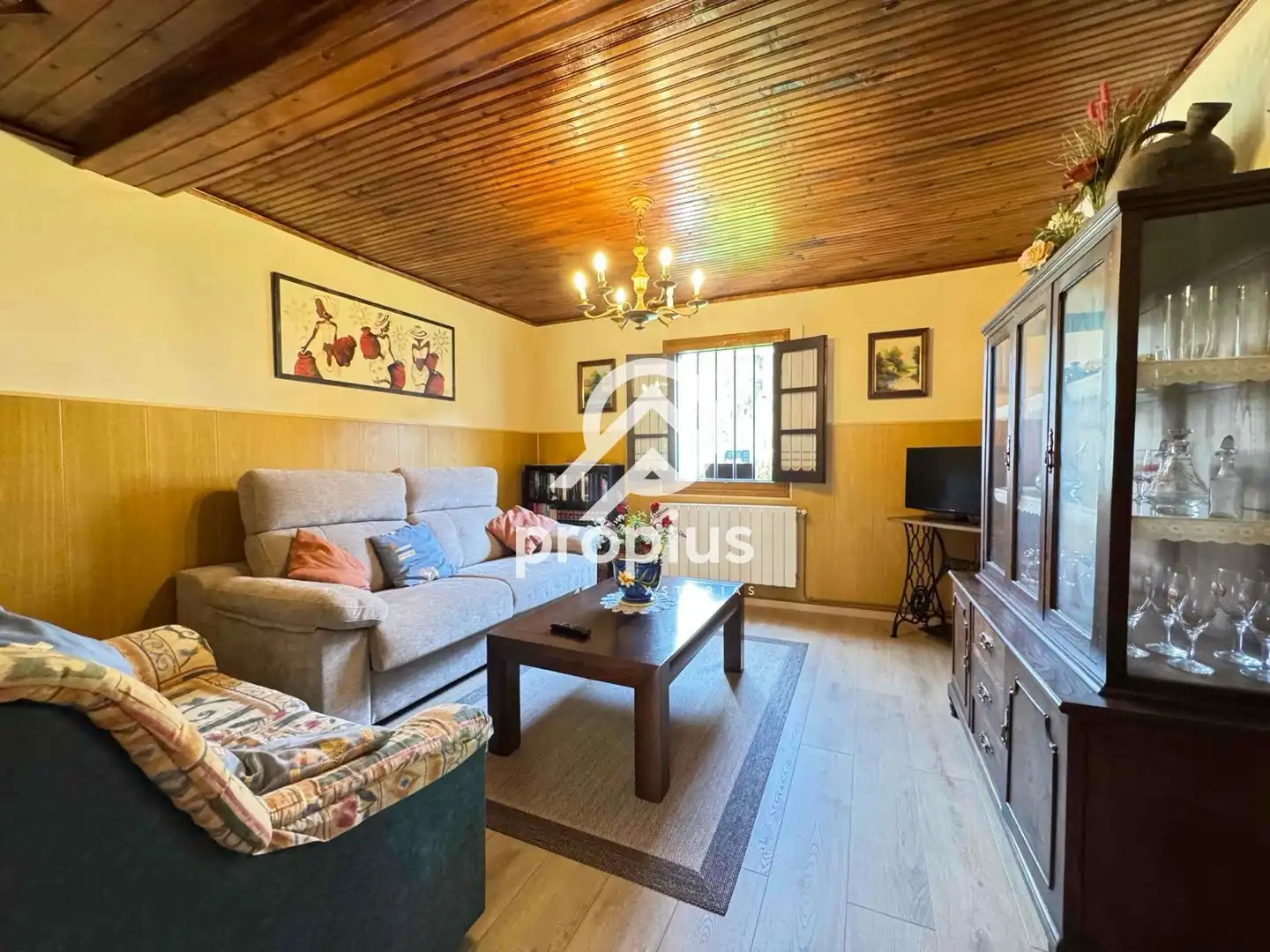 Sala de estar de Casa o chalet en venta en Parres con Calefacción, Jardín privado y Parquet