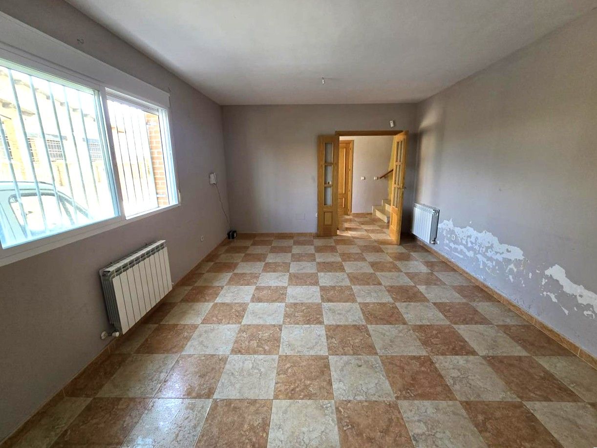 Casa adosada en venda a Hormigos