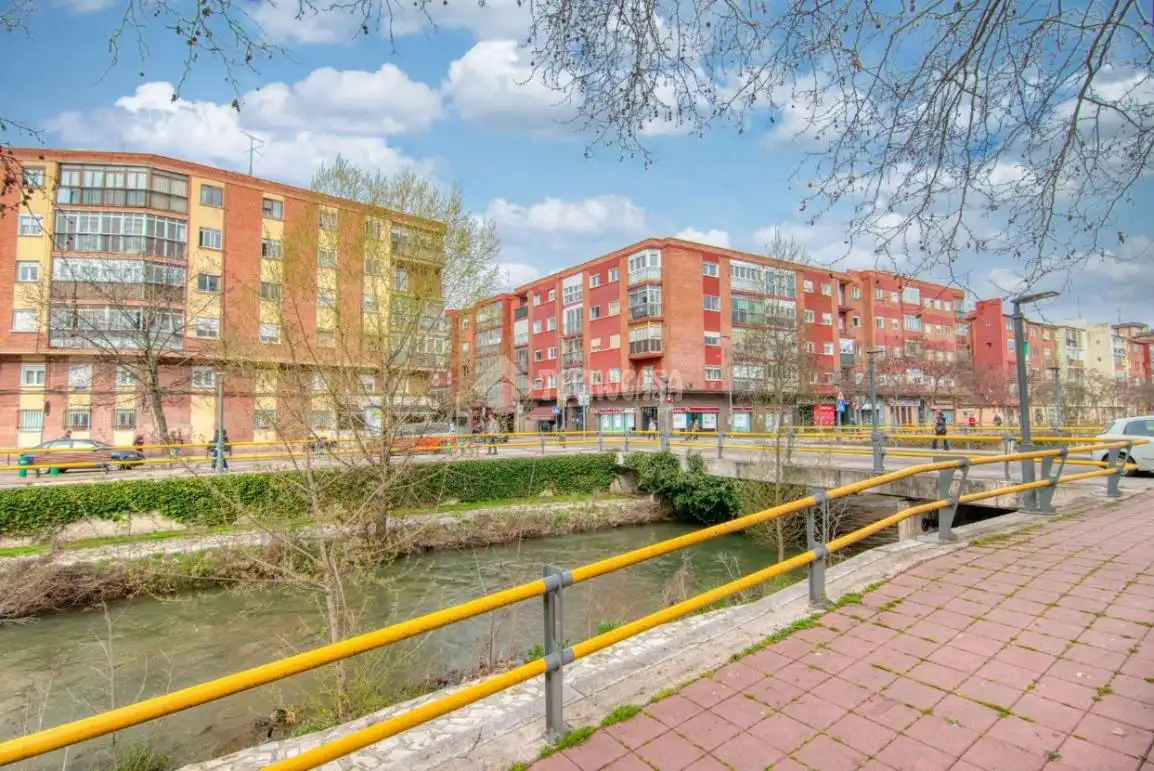 Vista exterior de Piso en venta en Valladolid con Calefacción y Terraza