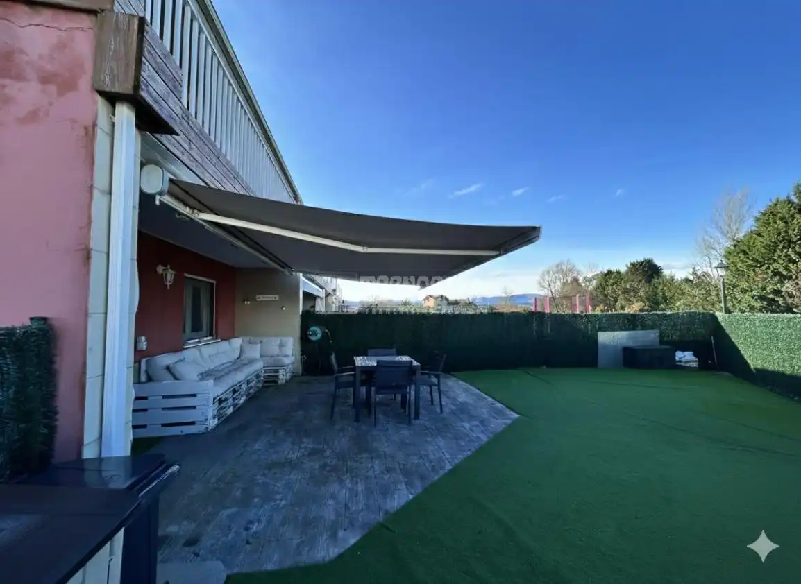 Terrasse von Einfamilien-Reihenhaus zum Verkauf in Miengo mit Heizung, Privatgarten und Terrasse