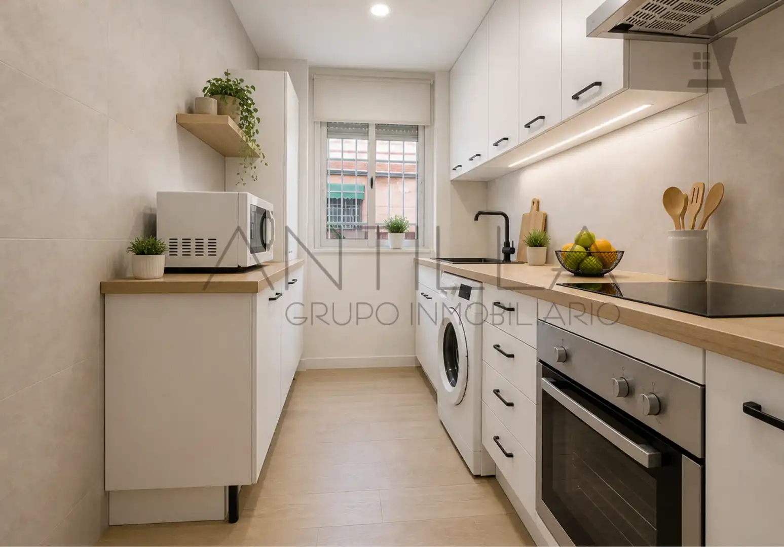 Kitchen of Flat for sale in Madrid  with Heating, Furnished and Alarm