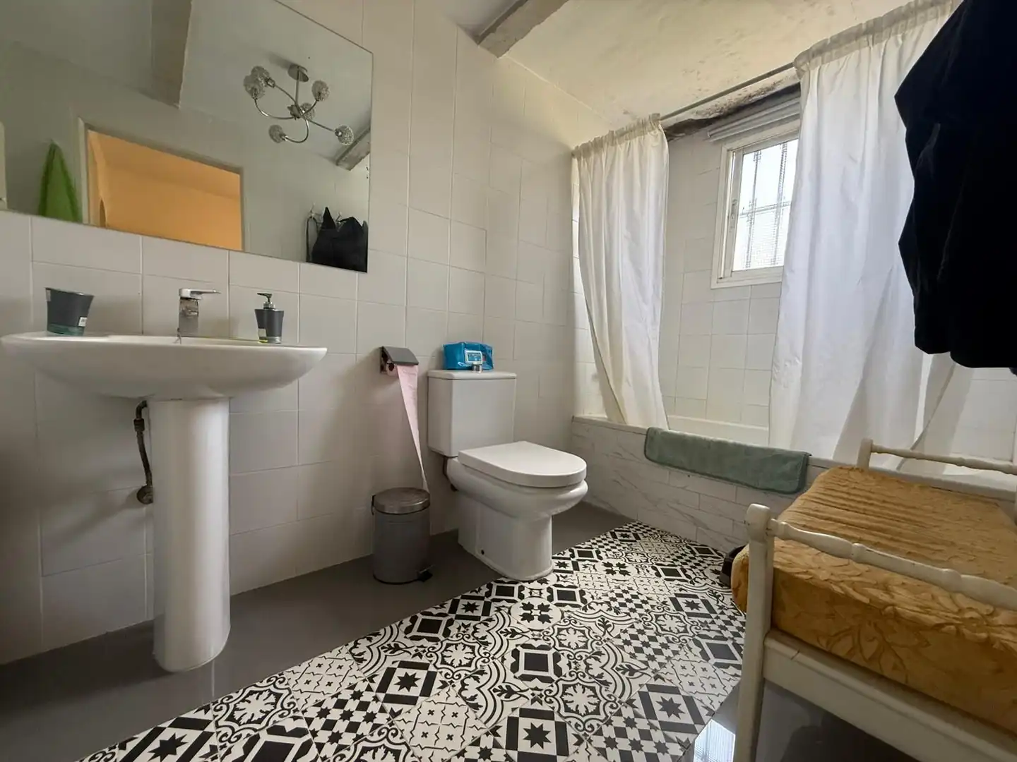 Bathroom of Houses for sale in Utrera  with Private garden, Terrace and Swimming Pool