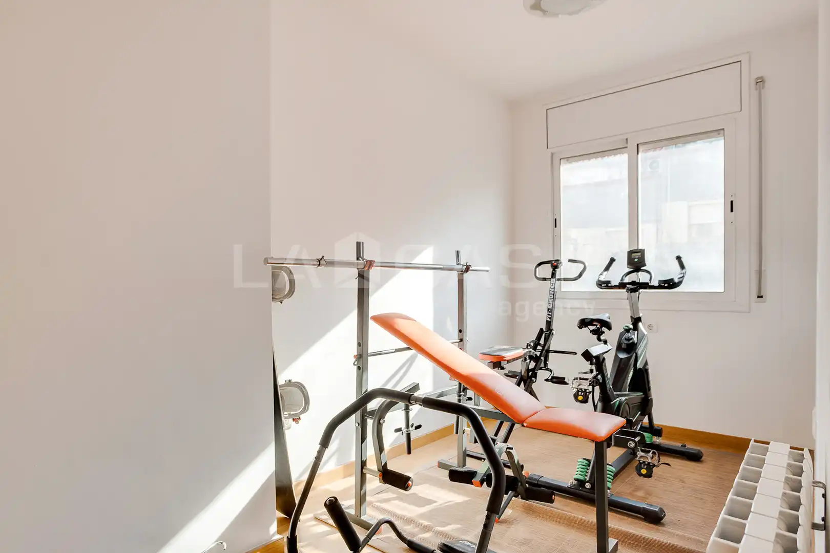 Piso en venta en Santa Coloma de Gramenet con Calefacción, Terraza y Trastero