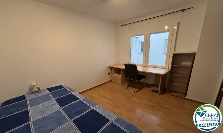 Dormitori de Apartament en venda en Roses amb Calefacció i Moblat