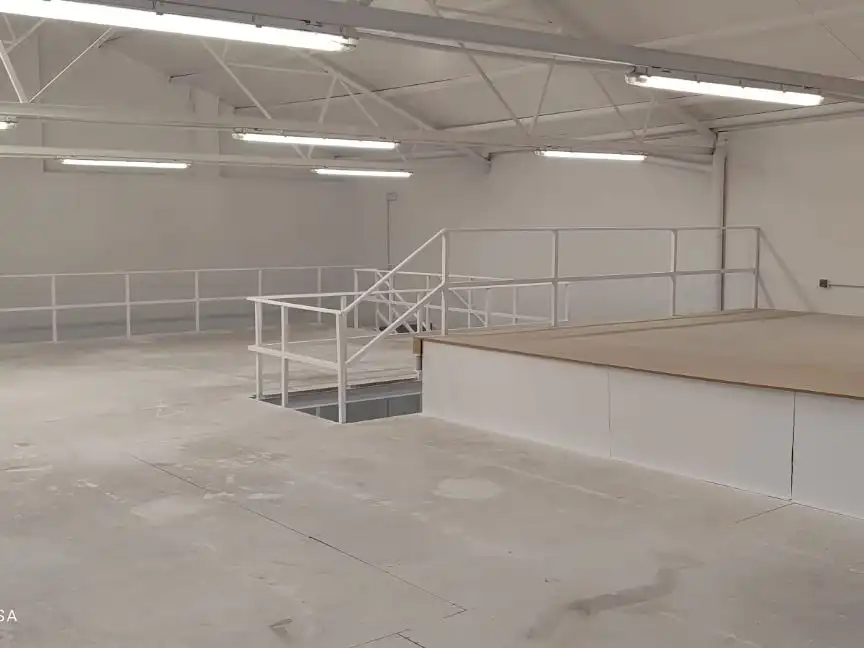 Nave industrial en alquiler en Calle de la Duquesa de Tamames 36