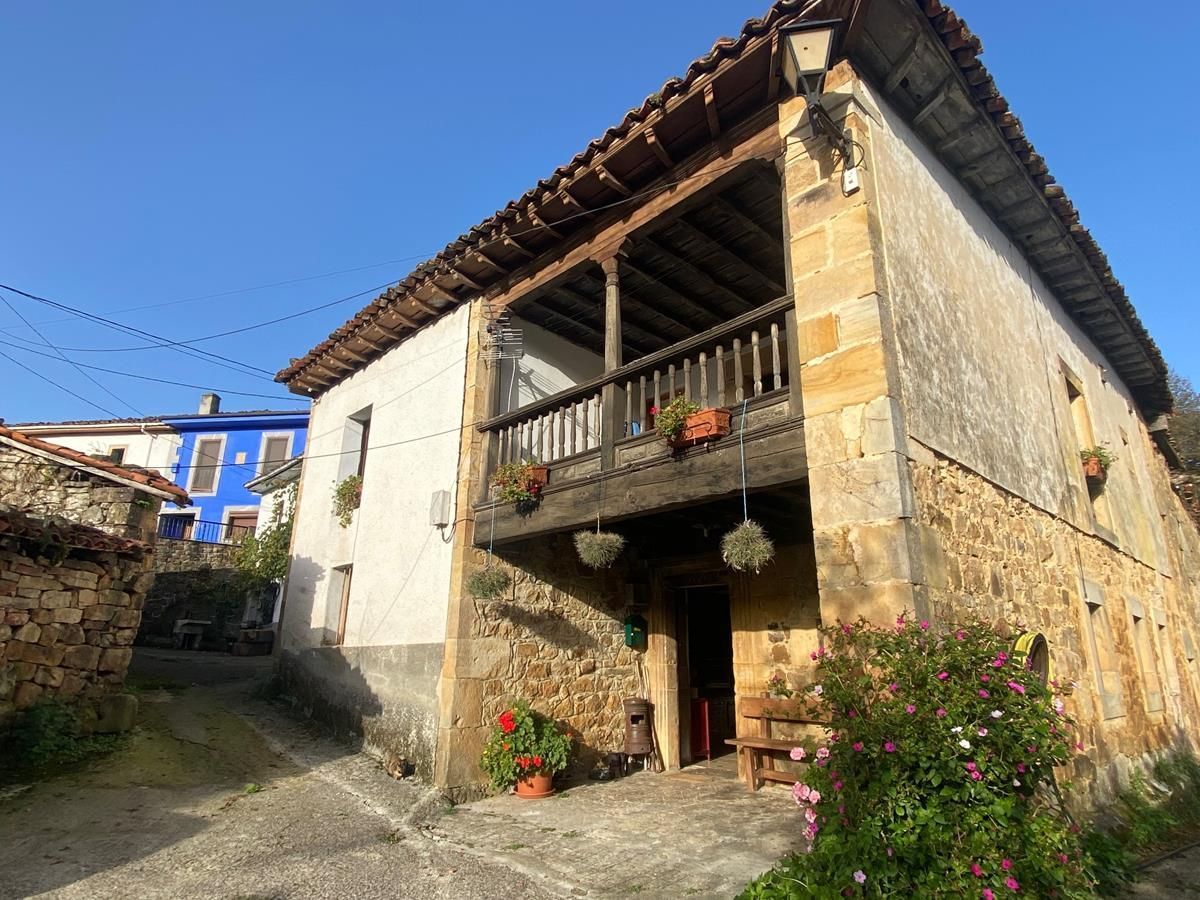 Vista exterior de Casa adosada en venda en Cabrales