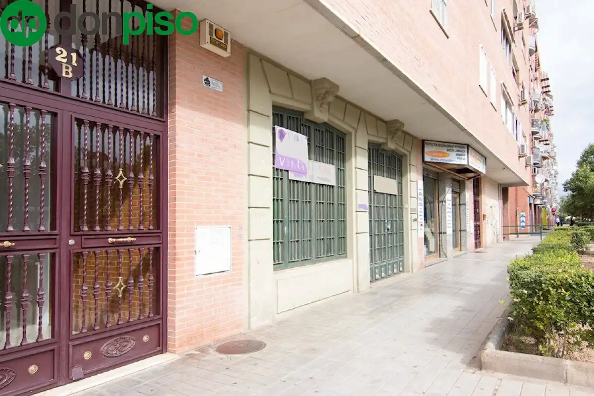 Vista exterior de Local en venta en Granada con Amueblado