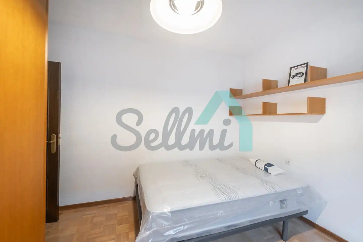 Bedroom of Flat for share in Oviedo   with Heating, Parquet flooring and Furnished