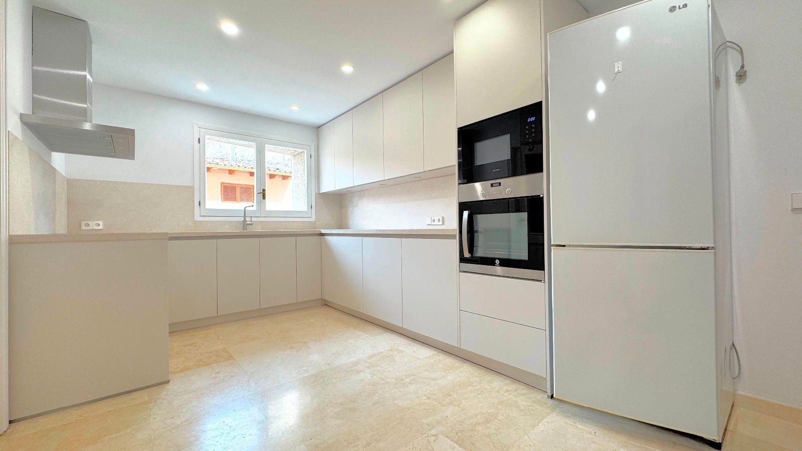 Kitchen of Apartment to rent in  Palma de Mallorca  with Air Conditioner, Heating and Terrace