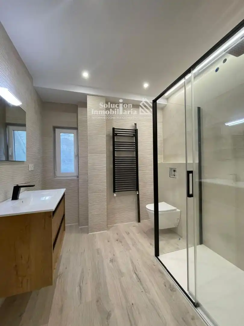 Badezimmer von Wohnung zum Verkauf in Salamanca mit Heizung, Terrasse und Balkon
