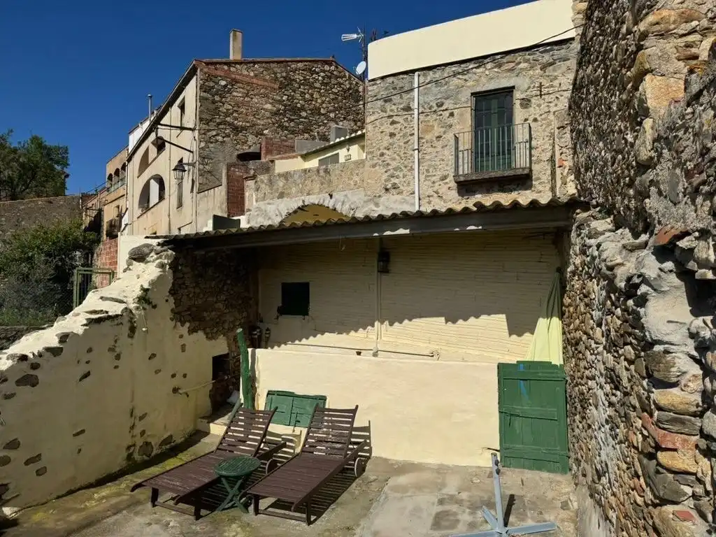 Vista exterior de Finca rústica en venda en Rabós amb Calefacció, Terrassa i Balcó