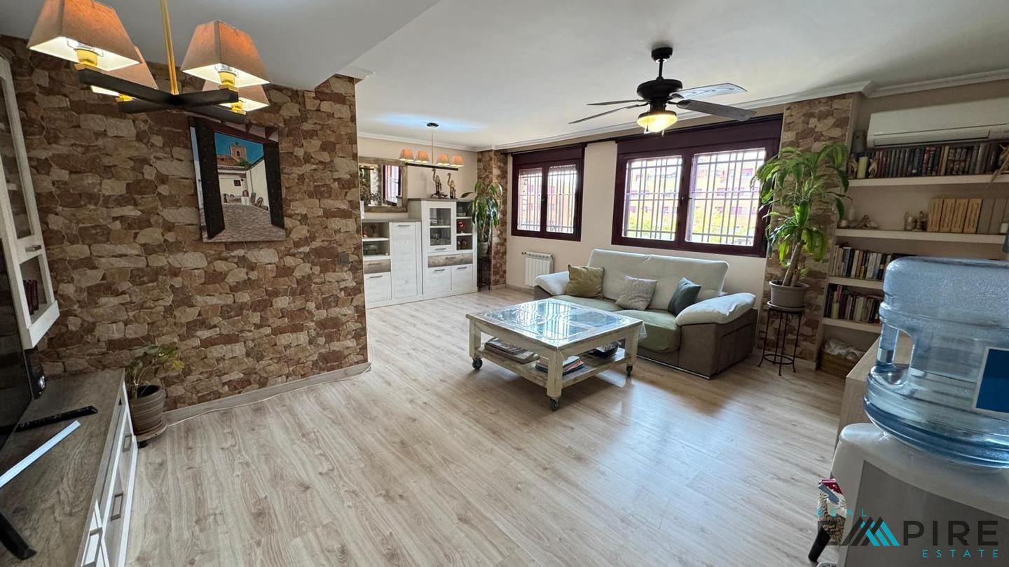 Sala d'estar de Planta baixa en venda en Illescas amb Aire condicionat, Calefacció i Jardí privat