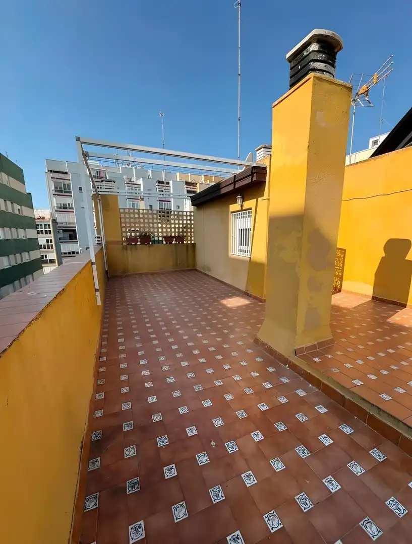 Terrassa de Casa adosada en venda en Cádiz amb Terrassa, Traster i Balcó