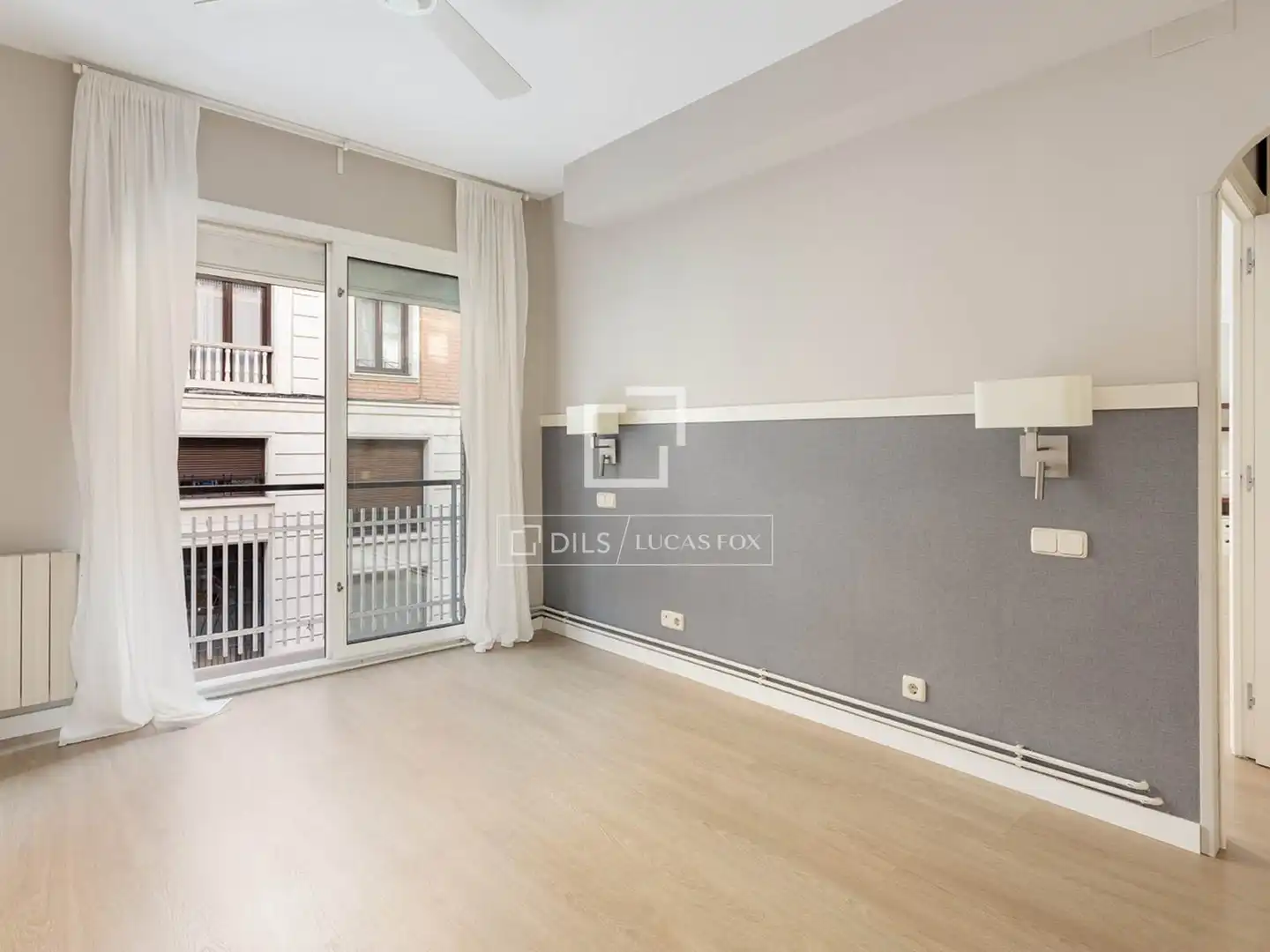 Schlafzimmer von Wohnung zum Verkauf in Barcelona mit Klimaanlage und Heizung