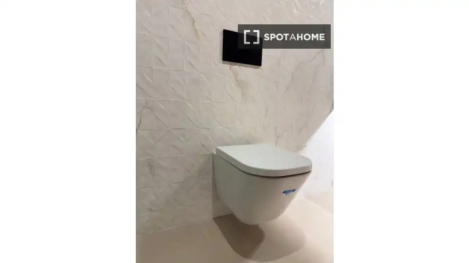 Baño de Piso de alquiler en Santa Coloma de Gramenet con Aire acondicionado, Calefacción y Amueblado