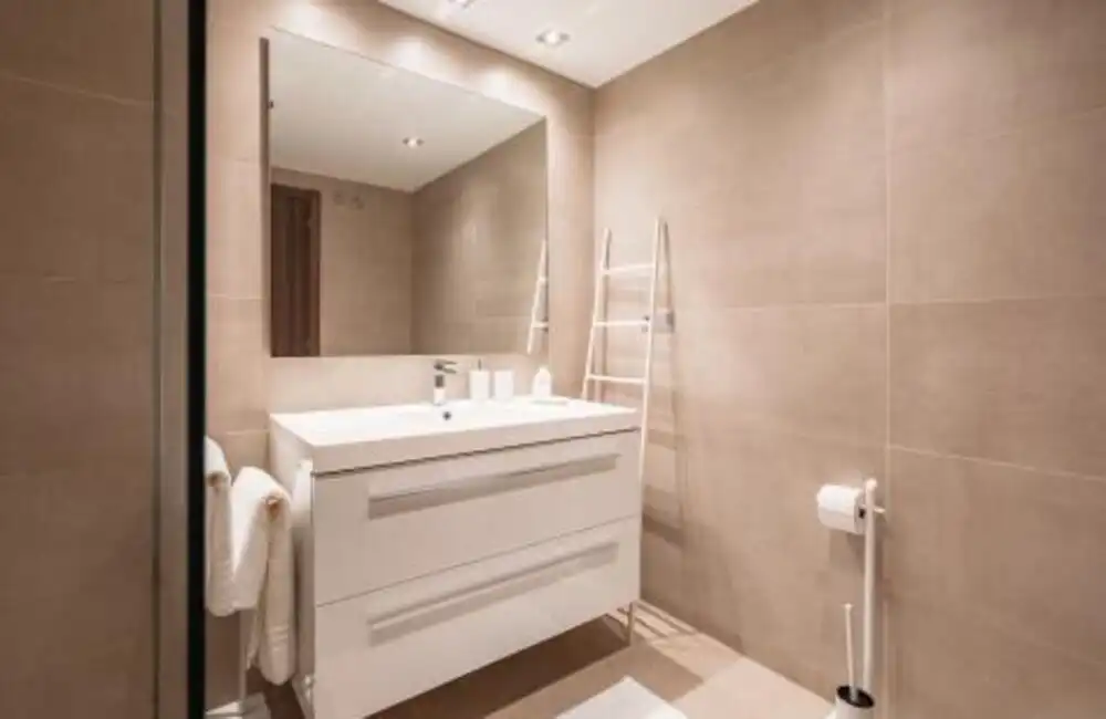 Bathroom of Apartments for rent in Marbella  with Air Conditioner, Terrace and Swimming Pool